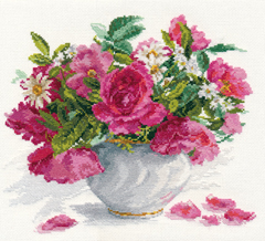 Алиса Набор для вышивания крестом Цветущий сад. Розы и ромашки