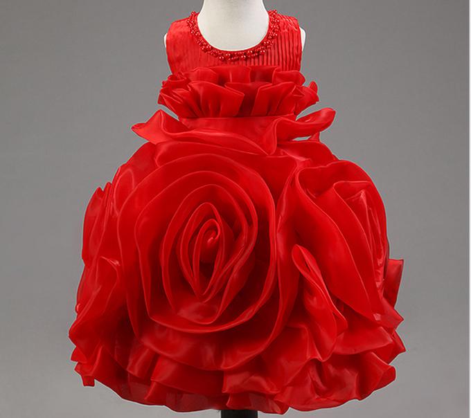 Платье из кустовых роз Flower dress art, Floral fashion, Flower fashion