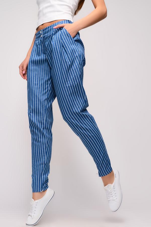 Брюки в мелкую полоску женские. Синие штаны в полоску. Белые брюки в полоску. Голубые брюки в полоску. Брюки в полоску женские лелетние.
