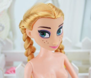 Кукла Анна из мультфильма без одежды