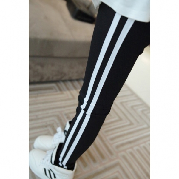 Спортивные штаны adidas с лампасами широкие
