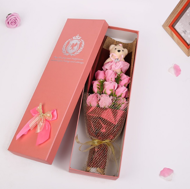 Букет из роз из мыла + игрушки + подарочная коробка