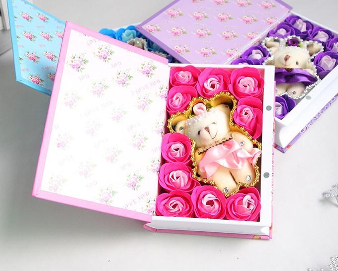 Розы из мыла + игрушка + подарочная коробка