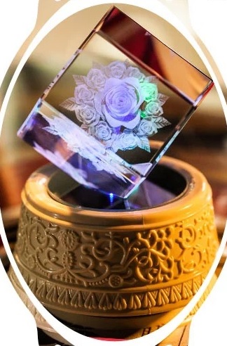 Светильник-ночник Роза в стекле на подставке