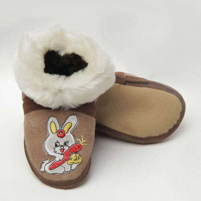 Чуни на вайлдберриз из овчины домашние. Пума чуни. Чуни женские зимние. Чуни вилмар меховые. Чуни меховые женские.