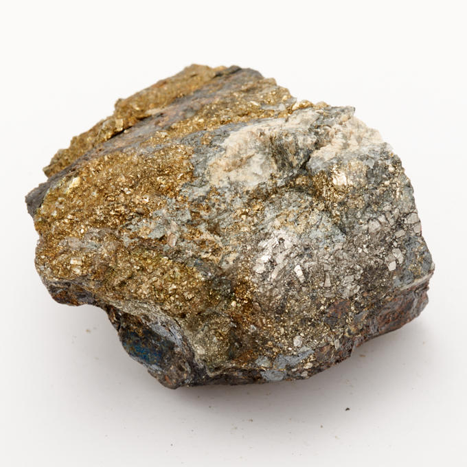 Природный колчедан. Пирит куб. Золото дураков минерал халькопирит. Золото дураков минерал халькопирит. Пирит / минерал.