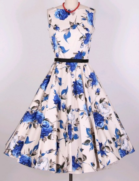 Голубое платье в цветок