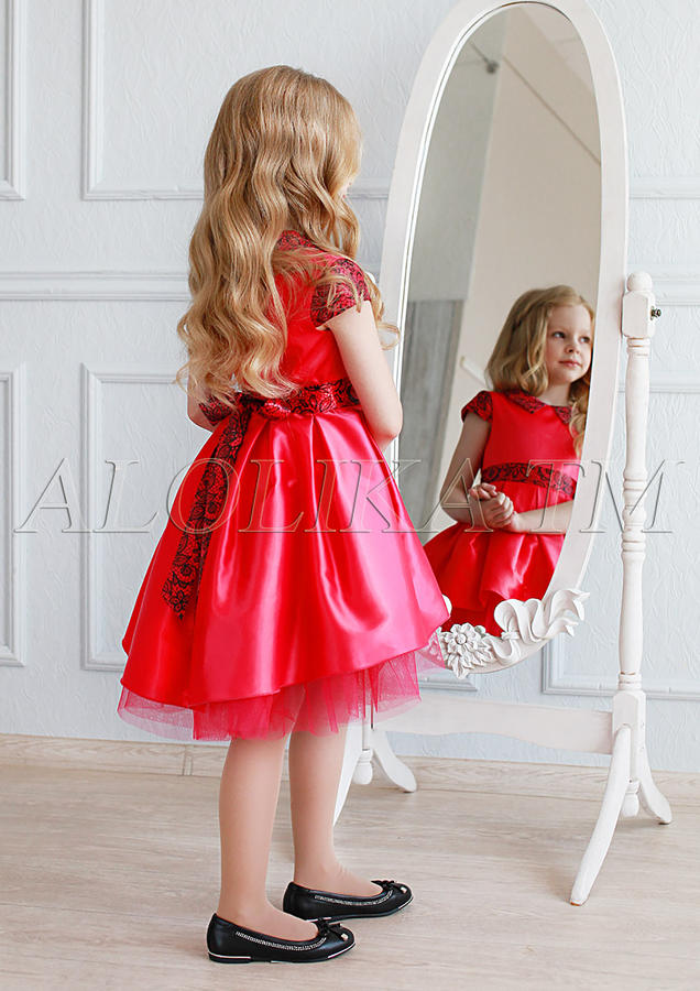 Красивое нарядное платье для маленьких принцесс