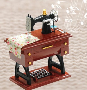 Античная швейная машина ( музыкальная шкатулка )