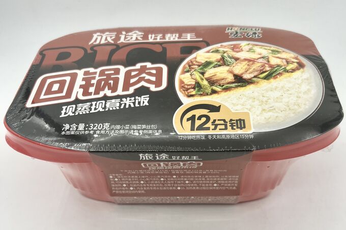 Kang Shi Fu Рис быстрого приготовления (самовар)  HONGLU свинина с луком (коричневая) 320гр