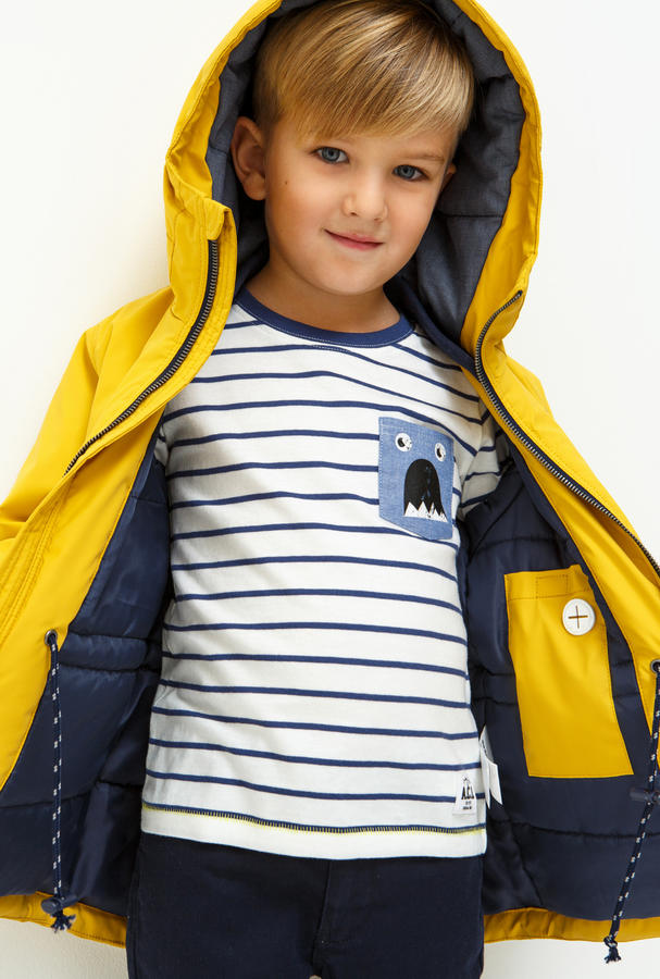 Желтая куртка для мальчика. Куртка для мальчика Acoola желтая 20150130020_0044727/74. Куртка для мальчика. Дети в желтой одежде.