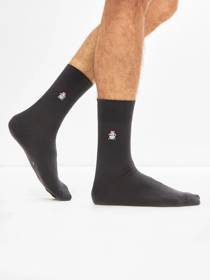 Mark Formelle Высокие мужские носки графитового цвета с миниатюрным новогодним рисунком (1 упаковка по 5 пар)