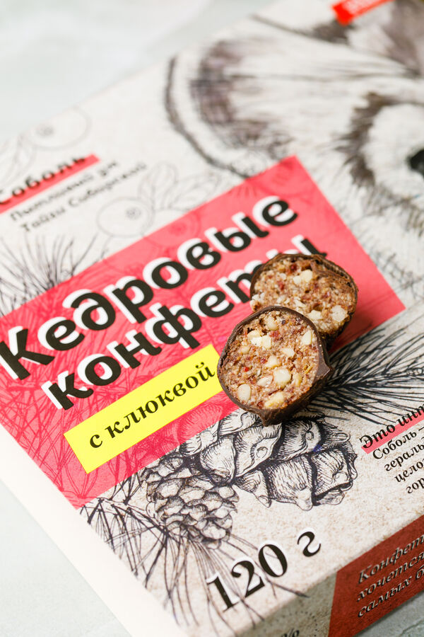 Набор конфет Сибирский кедр Кедровый грильяж с клюквой, темный шоколад, 150г