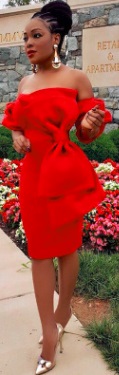 Платье с открытыми плечами и короткими рукавами декорировано бантом на талии Цвет: КРАСНЫЙ