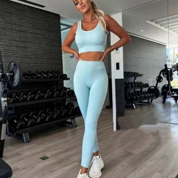 Спортивный костюм легинсы и топ