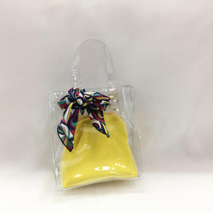 Прозрачная сумка с цветным вкладышем на молнии