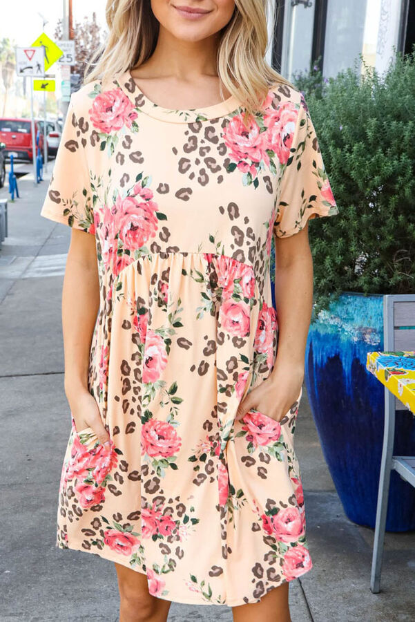 VitoRicci Розовое трикотажное платье с карманами и комбинированным принтом