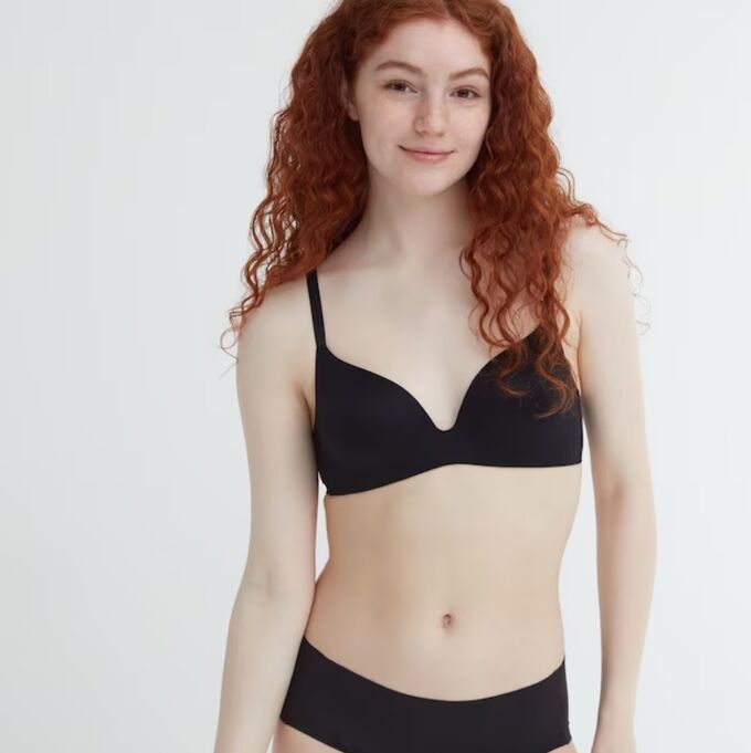 UNIQLO — бюстгальтер без косточек (3D фиксация) - 09 BLACK