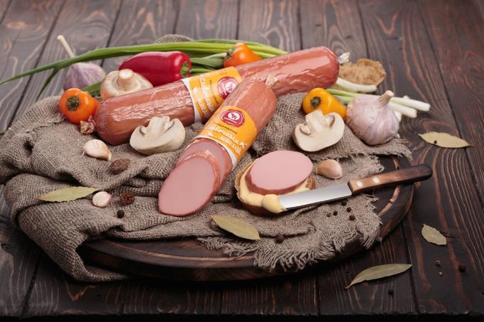 масло колбаска. сладкая шоколадная колбаска. колбаска из печенья и какао со сгущёнкой. масло колбаска. сладкая шоколадная колбаса.