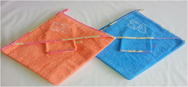 Пеленка-полотенце для купания с варежкой голубой 30212