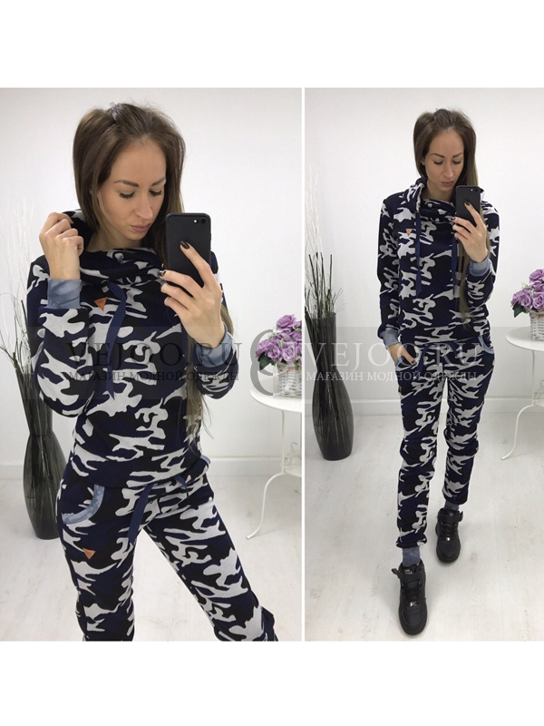Камуфляжный спортивный костюм женский