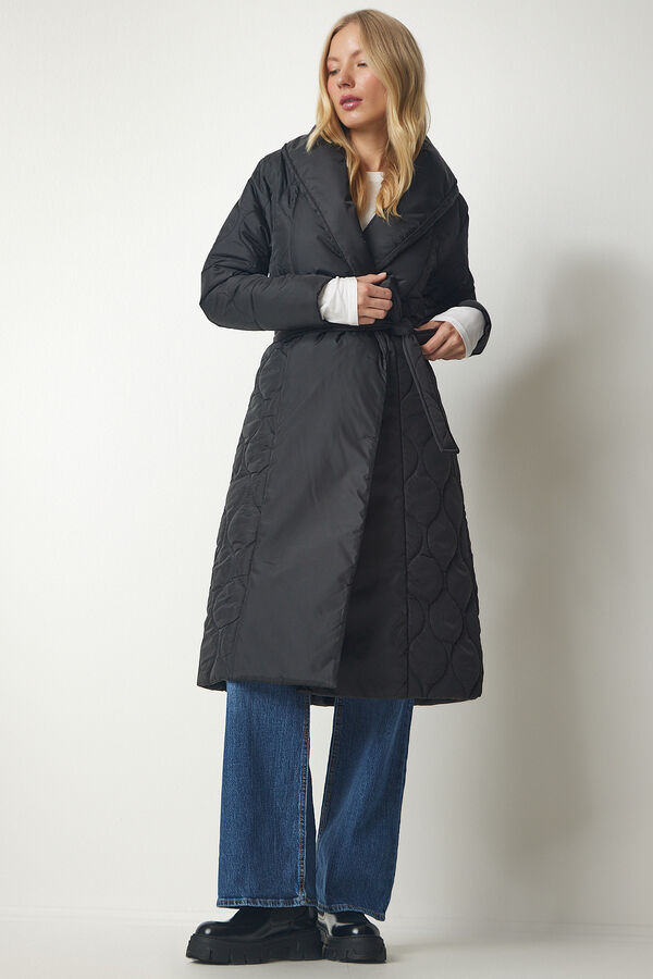 happinessistanbul Женское черное стеганое пальто с шалевым воротником и поясом dz00089