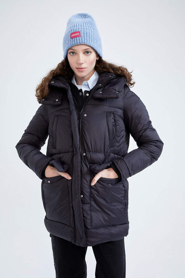 DEFACTO Теплоизолированное водонепроницаемое легкое длинное стеганое пальто с капюшоном