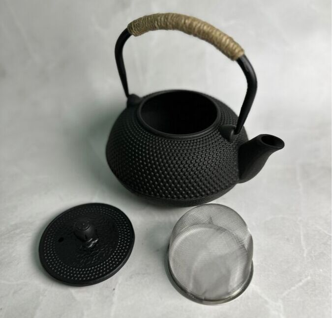 Чайник чугунный с ситом 300 мл, цвет черный