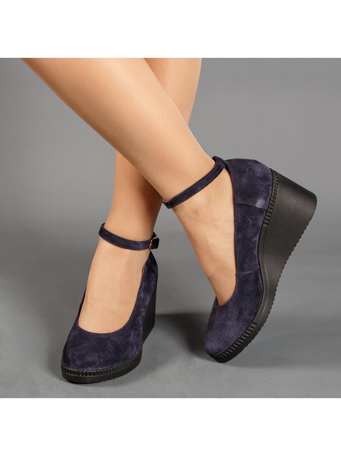 Зеленые туфли замша. Туфли из замши. Gucci hysteria туфли замшевые. Evita женские туфли замша синие. Туфли из замши женские дебри.