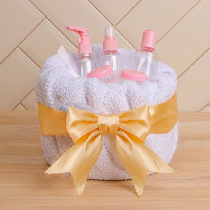 СИМА-ЛЕНД Набор банный, в косметичке, 7 предметов (полотенце 70 x 140 см, бутылочки 3 шт, баночки 2 шт, лопатка) , цвет белый/розовый