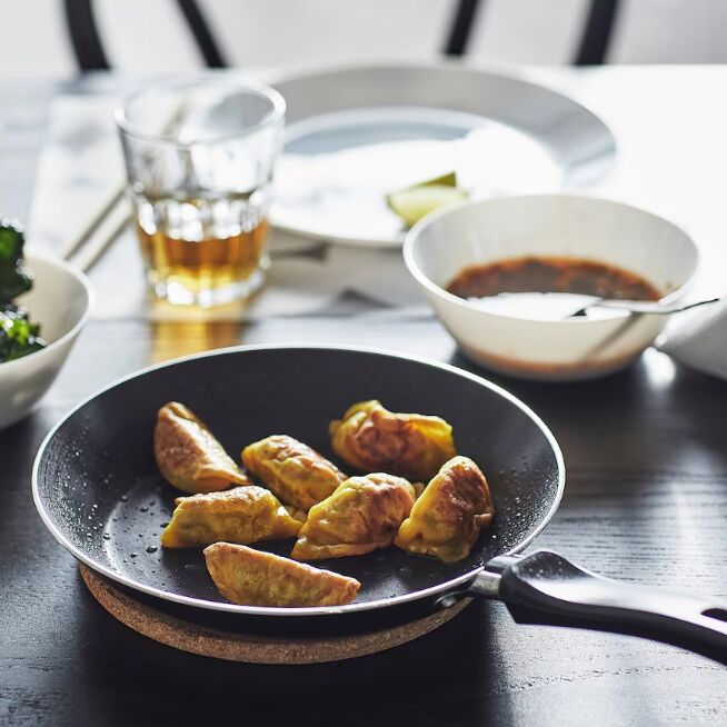 IKEA TAGGHAJ, Сковорода для жарки, черная, с антипригарным покрытием, 24 см