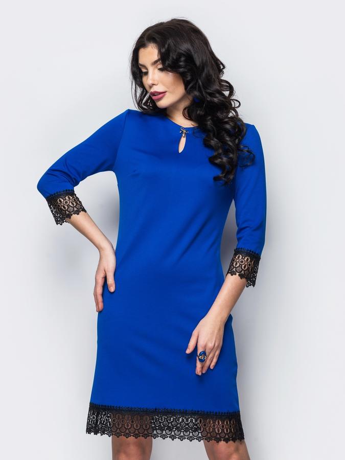 Синее платье с синим кружевом