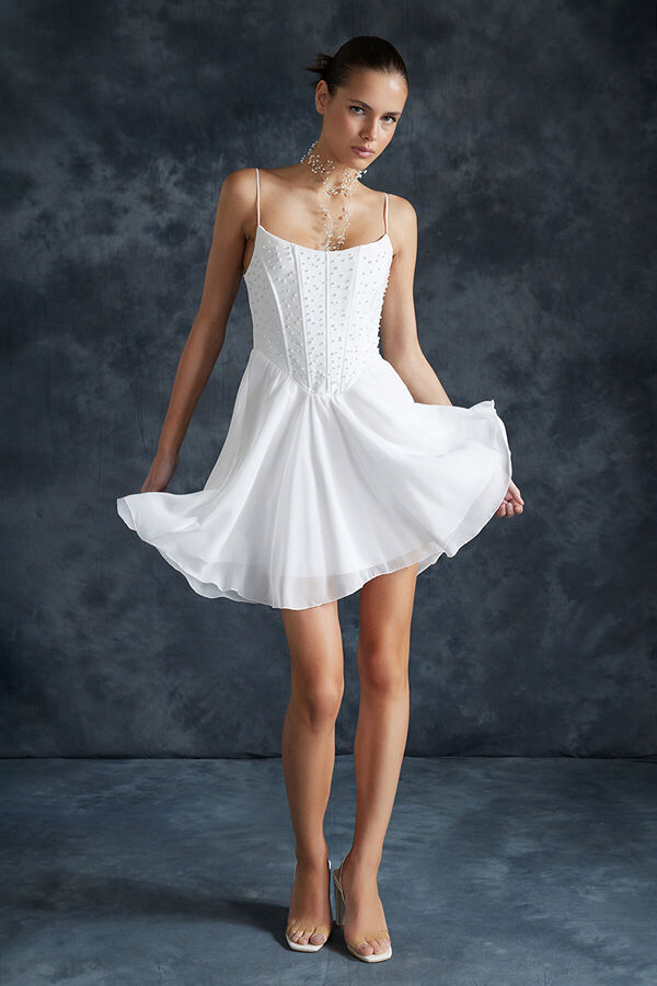 Trendyomilla Белое облегающее вечернее платье с жемчугом на тканой подкладке для свадьбы/свадьбы, шикарное вечернее платье