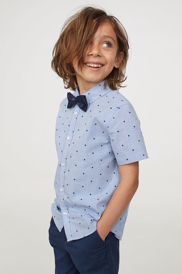 белая рубашка с бабочкой. подтяжки с бабочкой. сорочка с бабочкой для мальчика. бабочка для мальчика. мальчик в белой рубашке.