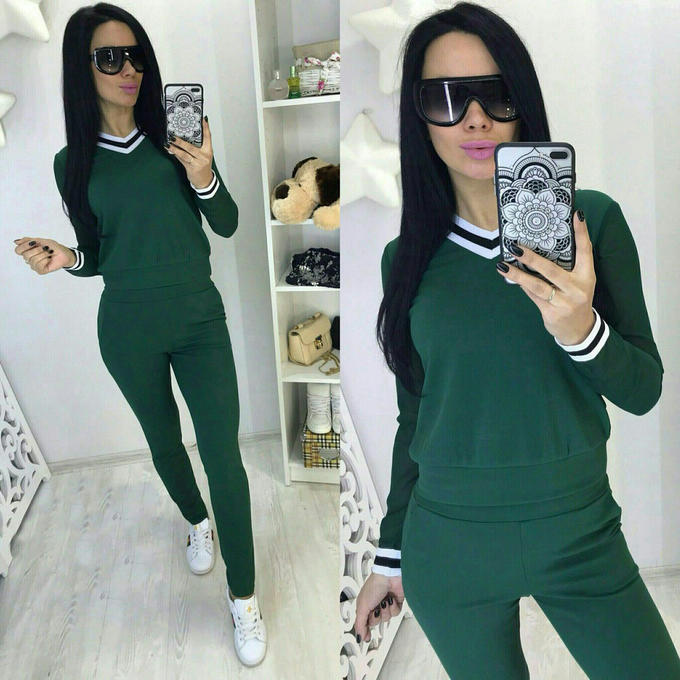 Спортивный костюм изумрудного цвета
