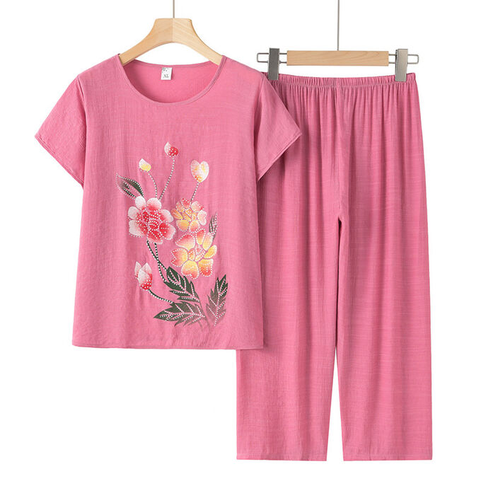 Костюм женский летний – свободная удлиненная футболка и укороченные брюки, розовый с цветочным принтом
