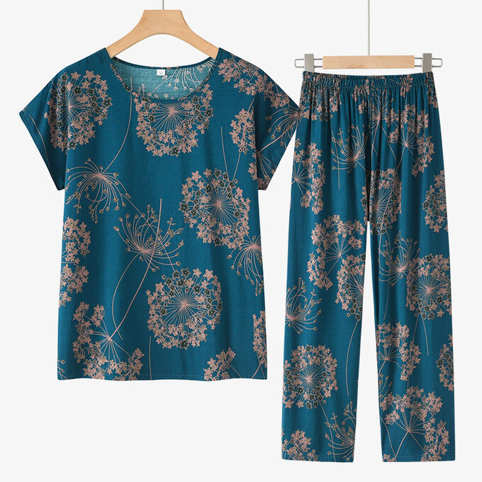 Костюм женский летний – свободная удлиненная футболка и укороченные брюки, синий с цветочным принтом