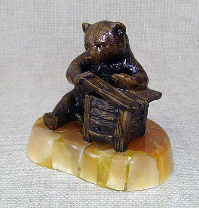 Скульптура Медведь с ульем, 1604