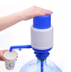 Механическая помпа для воды на бутыль цвет: СИНИЙ