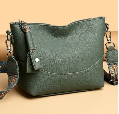 COSMOСOLLECTION_BAGS Сумка-мессенджер из натур. кожи с текстильным ремнем, на каждый день, зеленый