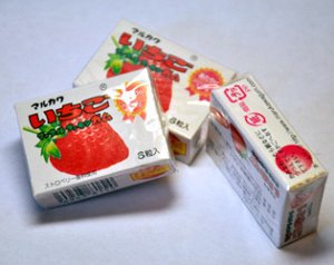MARUKAWA жевательная резинка , вкус Клубники, шары 6 шт. 8 гр.
