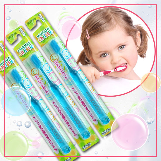 Зубная щетка (для детей от 3-х лет. С прямым срезом ворса и пластмассовой ручкой)