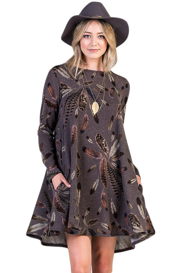 Кофейное платье-туника с принтом из перьев и карманами