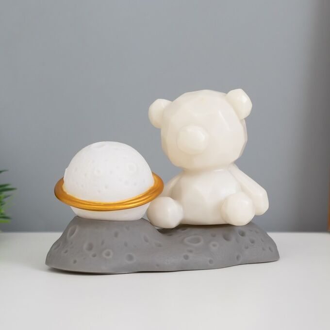 Фигурка светящаяся RISALUX «Медвежонок у Сатурна», LED-ночник, 2 Вт, LR44, 5x8x13 см