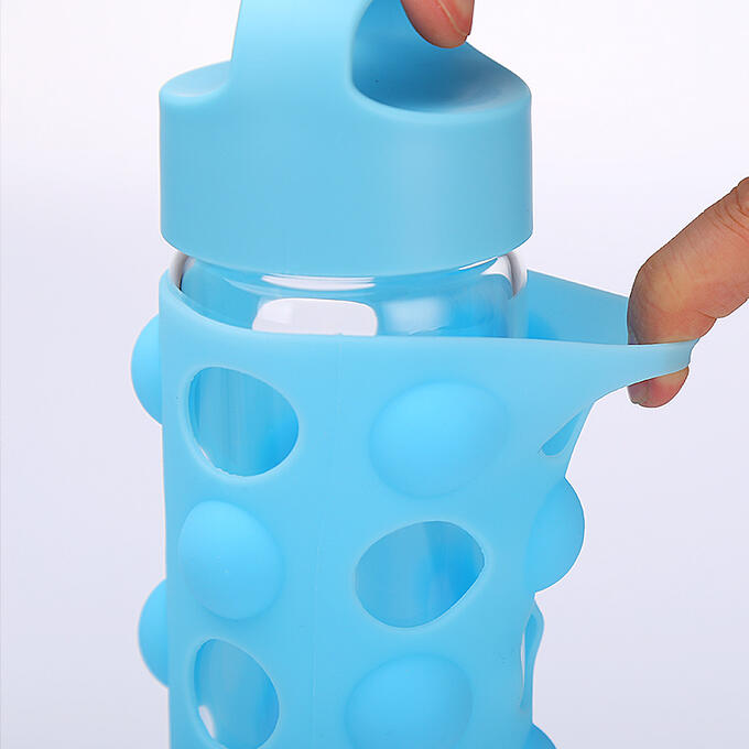 Бутылка под воду в силиконовом чехле