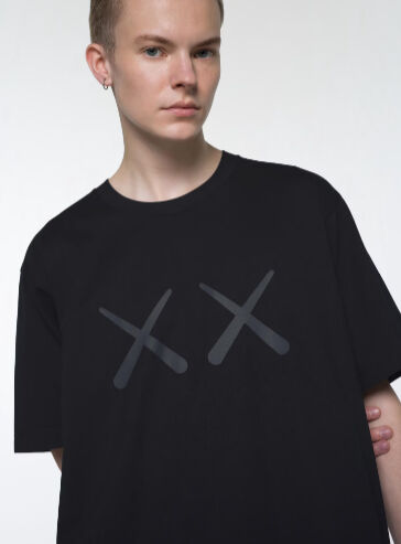 UNIQLO - хлопковая футболка из коллаборации KAWS + Warhol - 09 BLACK