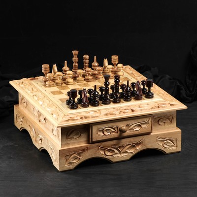 Шахматы деревянные, лакированные, 47 х 52 х 20 см, УЦЕНКА