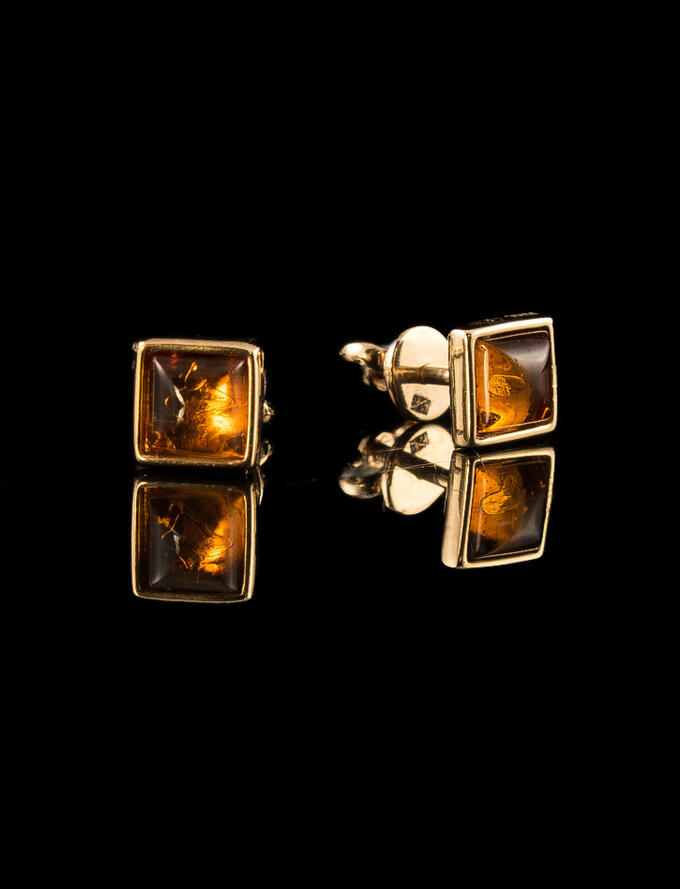 Золотые серьги-пусеты «Квадрат» с натуральным коньячным янтарем, 506412411