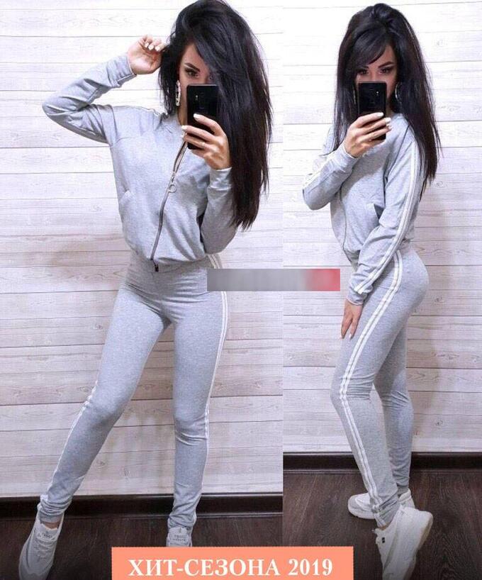 Спортивный костюм женский серого цвета