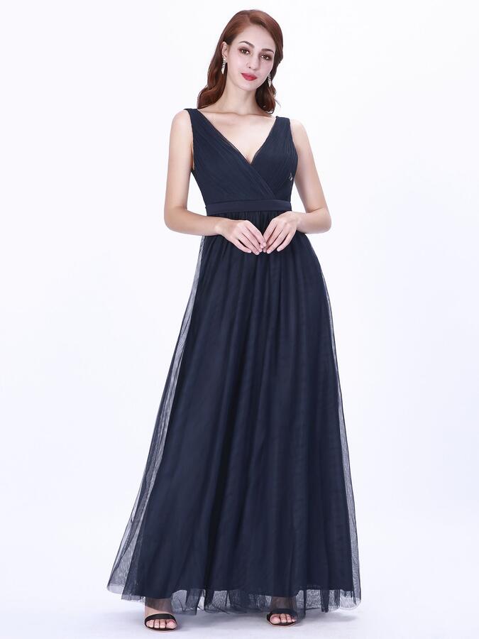 Элегантное темно-синее платье с V-образным вырезом и кружевной спинкой.